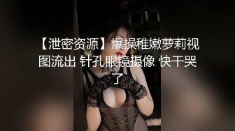 极品尤物网红女神，干净无毛肥穴，发骚大尺度自慰，跳蛋道具轮番上，搞的嫩穴淫水直流，极度淫骚