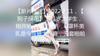 二女一男激烈大战【和小姨子的第一次】两个鲍肥奶大的精神小妹在69互舔，舔爽后抽支烟排队等插长发男的爆插