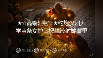 酒吧女厕蓝长裙白丝袜绝色小妞,毫无赘肉的紧窄逼洞看着就想插入