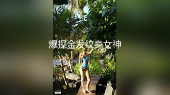 商场内衣店，美女挑选内衣试穿，我悄悄移步到她隔壁，紧张刺激地拍摄她试衣