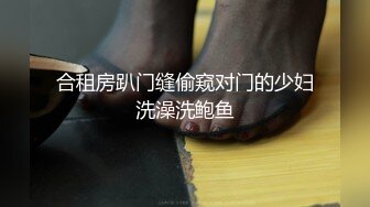 作死大神偷拍宝妈上厕所,还把人家换下来的卫生巾收藏起来,还在宝妈背后说我这里有一根你的阴毛