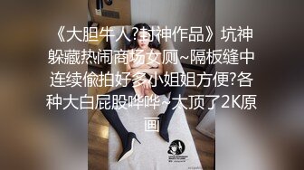 小草莓的诱惑，清纯露脸极品大学生线上精彩展示，完美好身材坚挺的骚奶子，骚穴特写展示，听狼友指挥好刺激