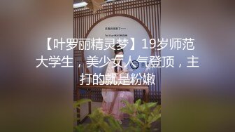 餐厅女厕偷窥两闺蜜之斑点裙少妇的多毛大黑鲍