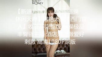 黑衣牛仔裤妹子调情69舔逼再到床上近距离拍摄开档黑丝后入猛操