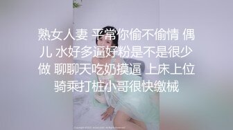 科技园女厕穿黑套装内衣甜美靓妞,微黑发涩的红嫩穴喷成一条直线