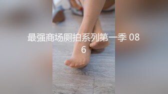 小姐姐躺在床上看着手机用跳蛋自慰 表情陶醉享受 沉浸在快感中的小姐姐完全没发现自己已经被变态偷拍