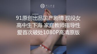 颜值留学生被老外调教双穴，美女全程享受，屁股被拍得通红，先用拳交扩列再塞扩列器和圣培露瓶