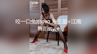 背纹身萌萌哒双马尾美妞，无聊和炮友来一炮，特写深喉吸吮很卖力