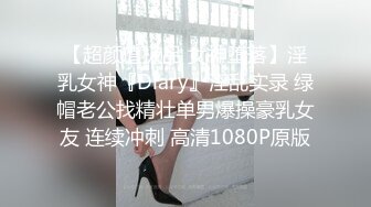  床上4个中年妇女互相玩弄，吃奶玩逼浪荡呻吟，看的大哥欲火焚身加入战场