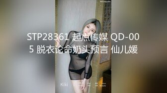 小萌妹骚浪喷水【陈可儿】，喜欢玩刺激的，当着妈妈的面跳蛋塞到逼里面进行黄播，各种道具自慰，超级粉嫩鲍鱼的淫水多得往外冒