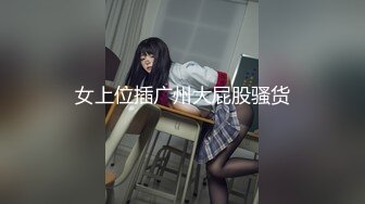 抄底腿長130牛仔短裙美女,紅心粉內內更風騷誘人