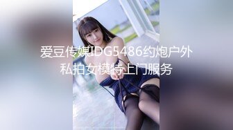 灰卫衣棒球帽眼镜少女