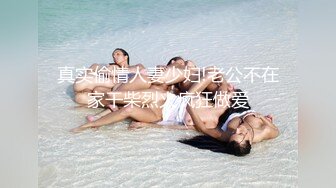 变态房东趴窗偷窥美女房客洗澡前全裸打电话浴后对着风扇吹穴骚货下面毛挺多的