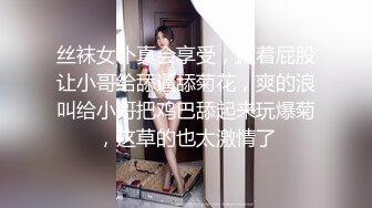 肉肉的妹子胸前的大白兔巨乳乱晃，勾引狼友特写小蝴蝶逼