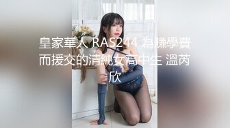 【新片速遞】  微露脸的05年大专妹妹，身体香滑喔❤️稚嫩的公主手撸着肉棒很舒服，小嘴吃着鸡巴 乐哉！