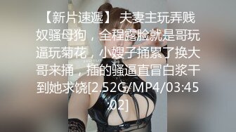 两个性感白衣妹子玩得不亦乐乎