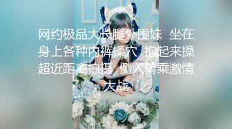 水产研究所黄毛衣蓝内裤文静小女神,嫩里透红小肥穴喷出一条长柱