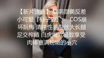 两个骚女调教贱男，舔屌吃口水喝尿，肉丝美腿足交，骑在脸上舔逼，掰穴尿嘴里，听话的小狗