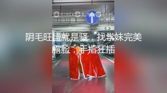 黑客破解家庭网络摄像头偷拍老夫嫩妻在家里客厅做爱突然来了个女的坐在一边感觉她们三人关系有点特别