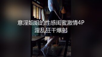 风韵犹存大熟女、逼黝黑黝黑的，里面却是粉红的穴肉，自慰看得一清二楚 过瘾那！