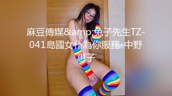 老婆玩手机，我玩她的豪乳