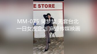 文静颜值美女！独自房间自慰，拿出道具大屌抽插，细腰美臀上位骑坐