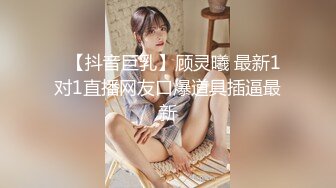 涂红色指甲的美艳OL靓女，身材高挑170cm，真的好棒 蹲守的第二个美女小穴迷人的张开，诱人的两瓣阴唇！