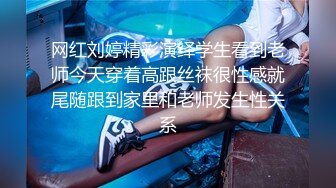  极品御姐小语，性感开档牛仔丝袜，看着欲望满满，无套一滑就进去了，缓慢加快速度