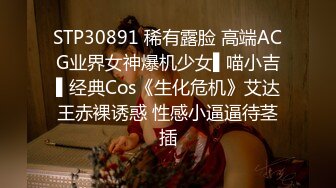 美女化妆师不错 工作太认真了 走光露点了都不知道