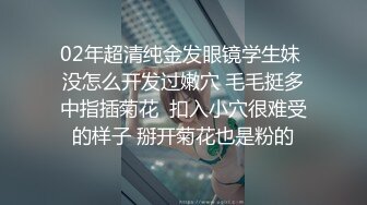  乖巧风骚的小少妇露脸跟大哥在沙发上激情，交大鸡巴给大哥舔乳头，后入风骚翘臀浪叫呻吟