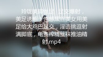 【快递小妹】第一弹4V，颜值巨奶，快递站人来人往，塞跳蛋上班，受不了手淫潮喷，超刺激 (1)