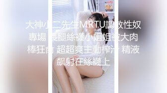 新人女主播，躺在床上道具自慰插穴，洗澡全过程白虎骚穴