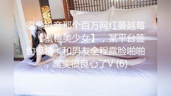 老哥找来两位好身材卖淫女玩双飞 享受双女轮流舔吸的快感