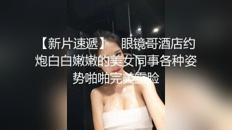 【新片速遞】  漂亮大奶淫妻 丝袜怒真乖 忍一下等下有你舒服 老公找两个单男开三通 菊花也被破处了 两根大肉棒同时抽插 感觉太幸福