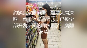 正太探花老哥约了个熟女两男一女3P，穿上开档黑丝摸奶口交，翘起屁股抽插猛操，一前一后轮换着操