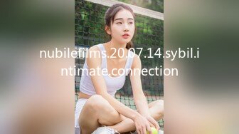 【新片速遞】 路边公厕全景偷拍两位出来散步的美女❤️非常漂亮的极品鲍鱼