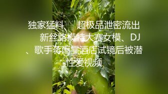 大神商场尾随偷拍美女裙底风光 碎花长裙靓女专心玩手机白色内裤CD被发现