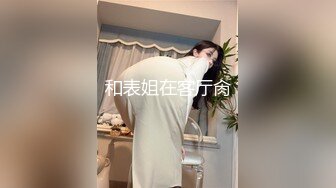 【新片速遞】 商场女厕蹲守偷窥红毛衣高跟鞋戴着长长耳坠的少妇的大肥B