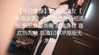 《极品CP魔手外购》国内某潮牌服装城大神藏匿女厕隔间板缝中连续偸拍一大批时尚漂亮小姐姐方便 还拍露脸全身非常大胆 (8)