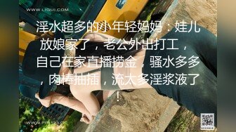 【新片速遞】商场女厕近距离偷窥 对面卷毛少妇的无毛小嫩B