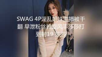 战斗民族俄罗斯的时尚艳妆绝色美女双腿劈开粗大假阳具深深插进屁眼里