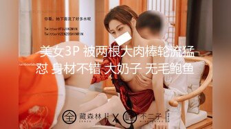 商場小飾品攤前連續抄到三個美女裙底風光,其中一個穿著透明內內