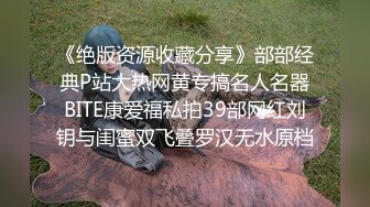 你的黑丝女神被人干了 全程露脸连续两炮 舔鸡巴的样子是真骚 从沙发上干到床上 呻吟都能让你射不要错过