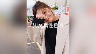 公司女厕偷拍今年刚分配来的女大学生小王一边拉粑粑一边玩手机