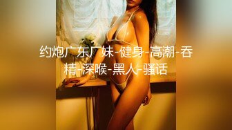 红唇极品骚女爆乳骚穴，两大奶尽收眼底，超近特写小穴流出白浆