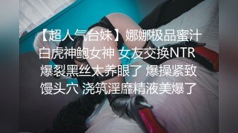 制服长发气质佳的妹子模特身材握住男友的鸡巴